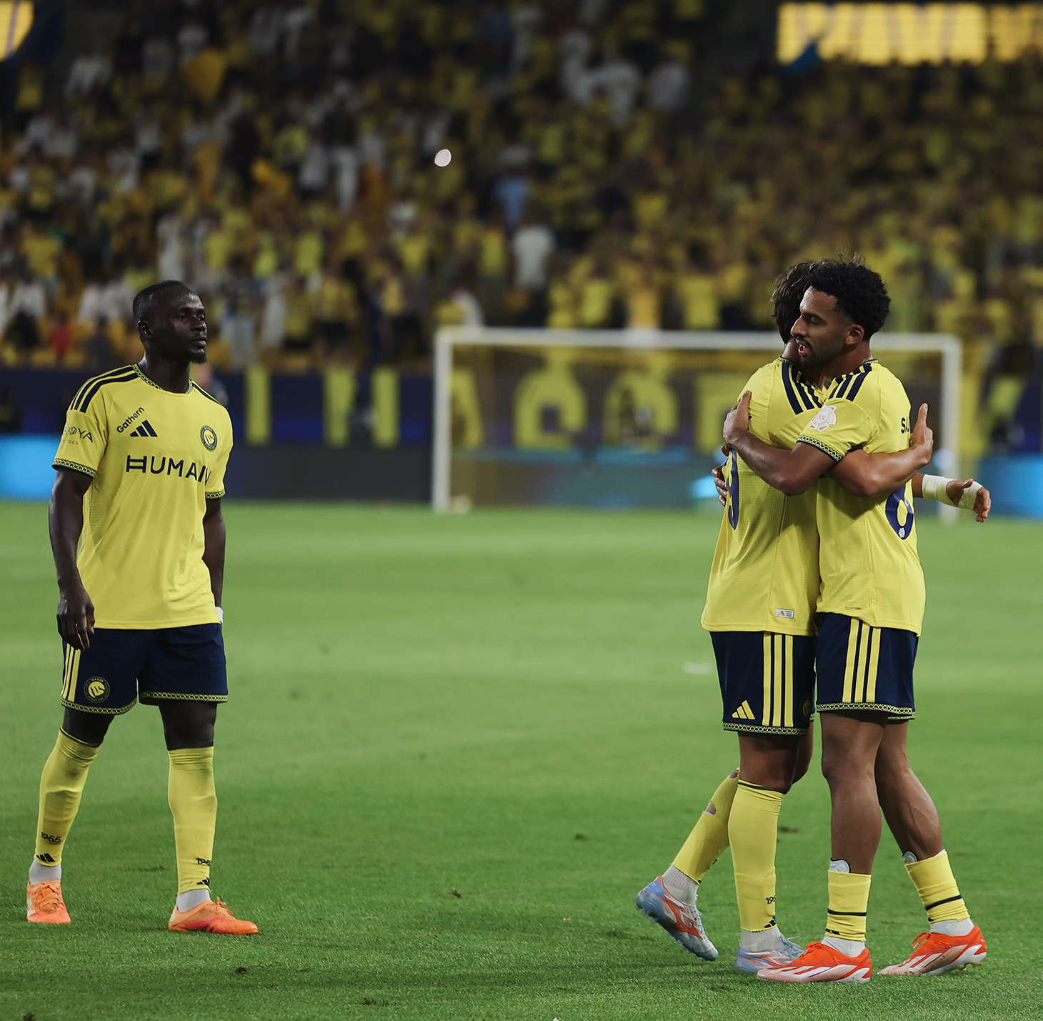 من مباراة النصر والفتح في الدوري السعودي. (وكالات)