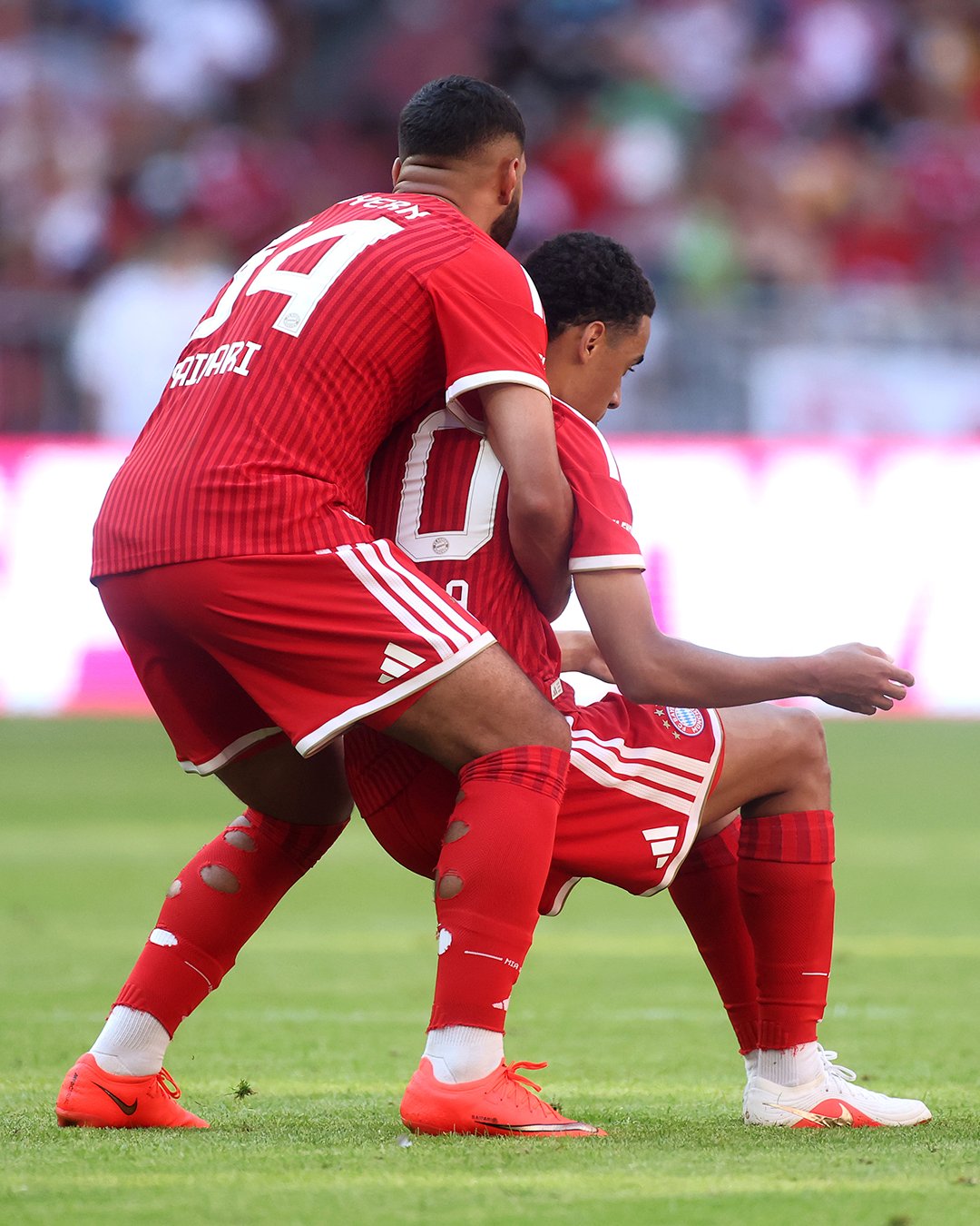 جمال موسيالا وإسماعيل صيباري. (وكالات)