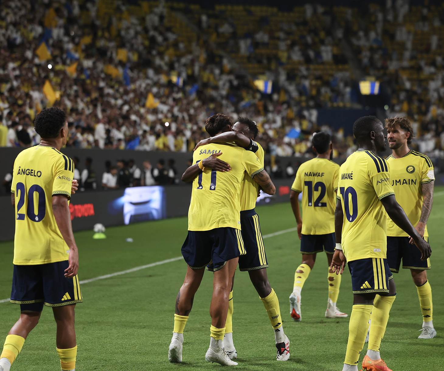 من مباراة النصر والفتح في الدوري السعودي. (وكالات)