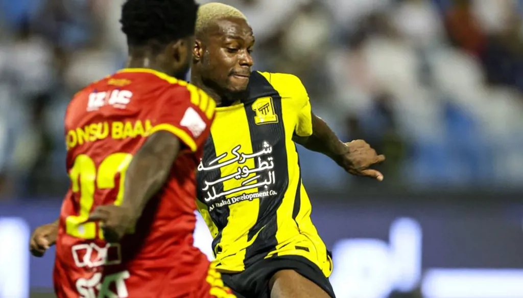 الاتحاد يحسم القمة الصعبة أمام القادسية بهدف قاتل في دوري روشن السعودي