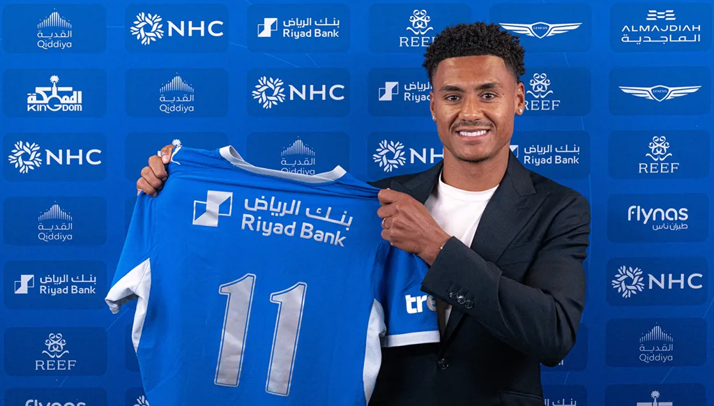 الهلال يحسم صفقة أولي واتكينز من أستون فيلا
