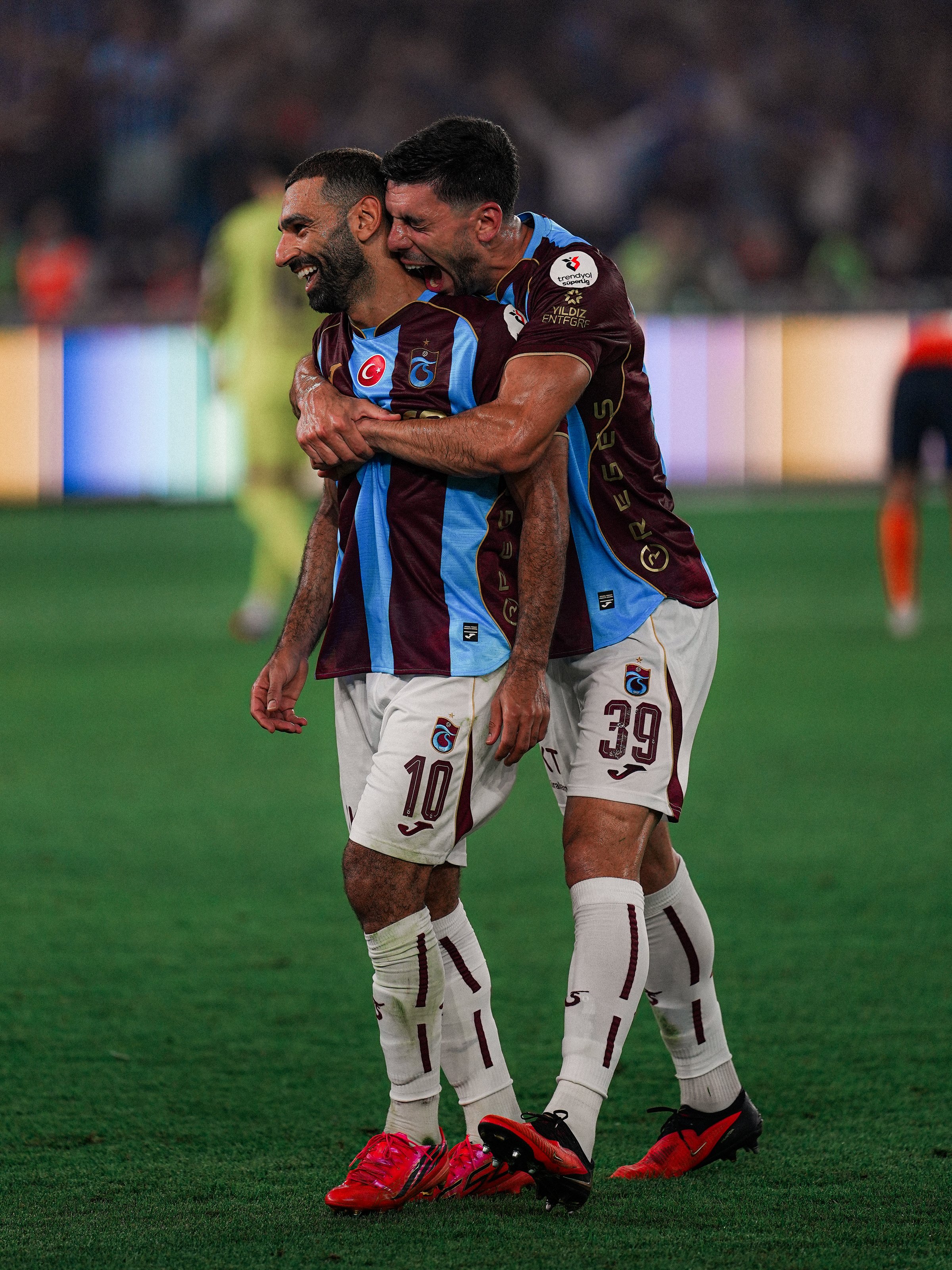 الأنظار تتجه إلى محمد صلاح. (إكس)