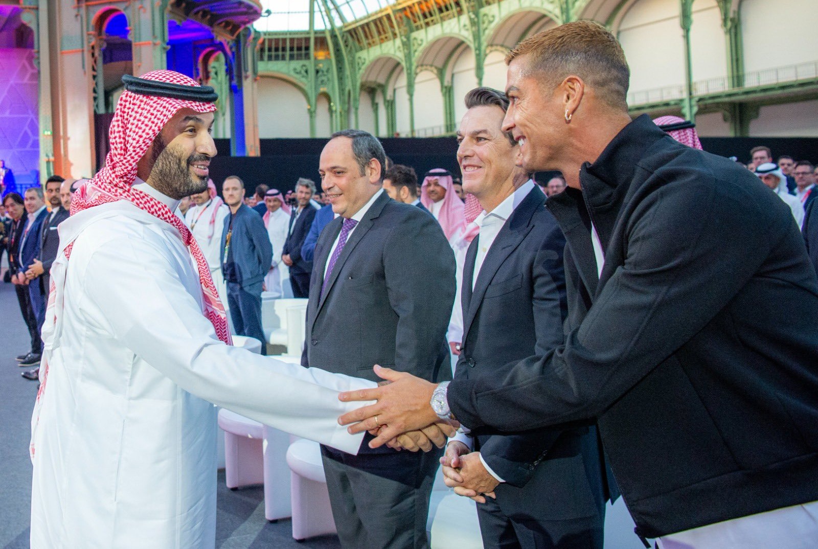 الأمير محمد بن سلمان مع كريستيانو رونالدو.