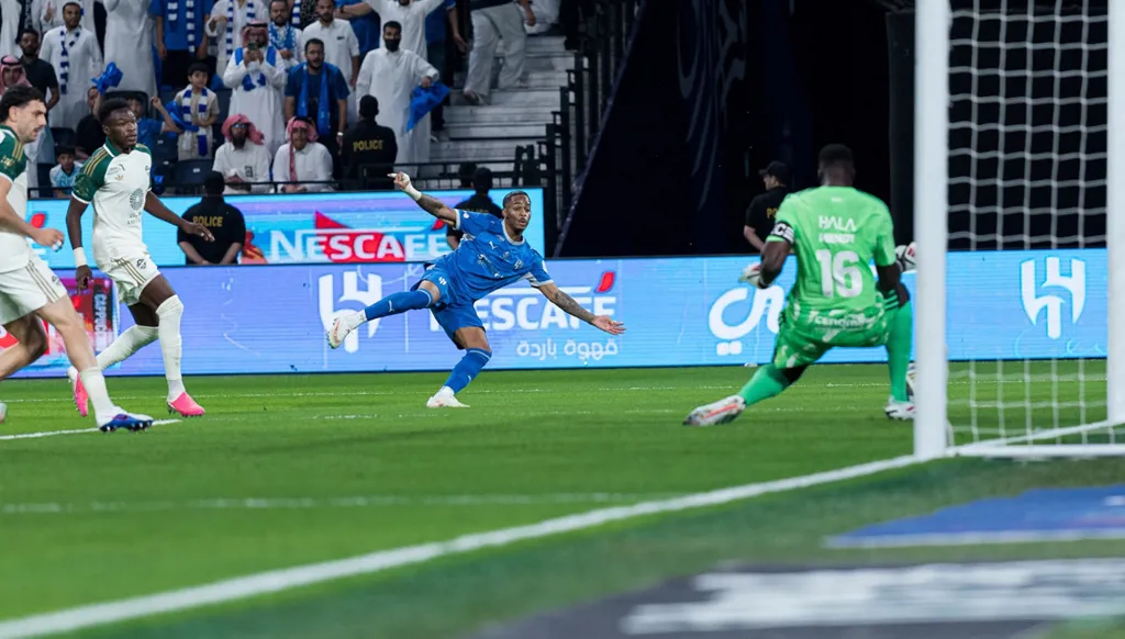الهلال يفوز على الأهلي في قمة الدوري السعودي