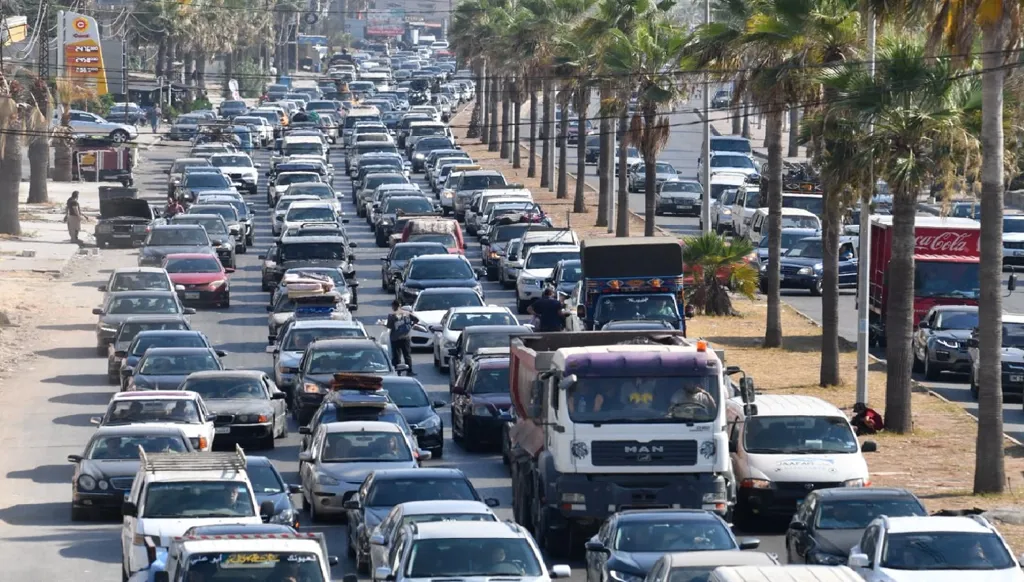 حركة نزوح كثيفة في اتجاه مدينة صيدا بعد التصعيد الإسرائيلي في جنوب لبنان (حسام شبارو)