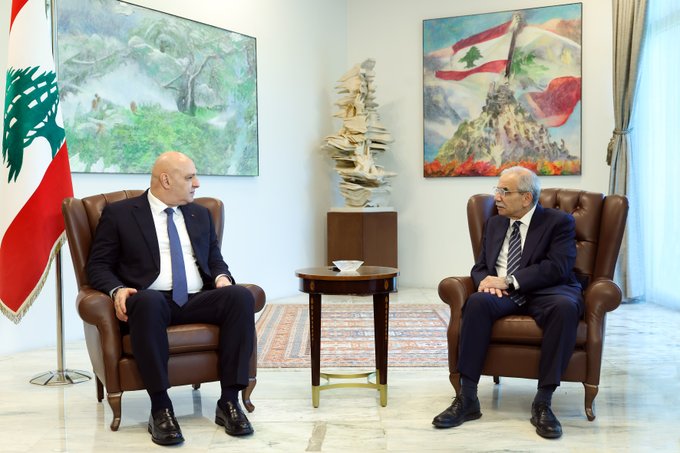 نواف سلام على يمين الصورة وجوزف عون على شمال الصورة (الرئاسة اللبنانية).