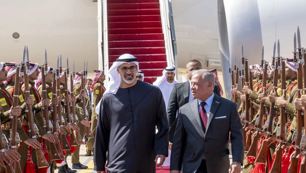 بالصور... ملك الأردن وولي عهد أبوظبي يشهدان وضع حجر الأساس لمشروع سكة حديد العقبة