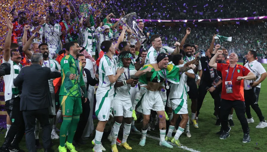 الأهلي يأخذ مكان الهلال في السوبر السعودي