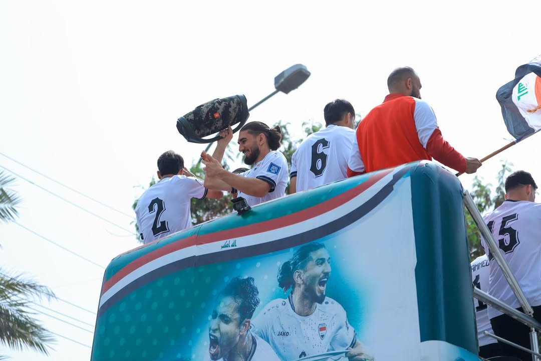من احتفالات المنتخب العراقي مع شعبه في شوارع بغداد. (إنستغرام)