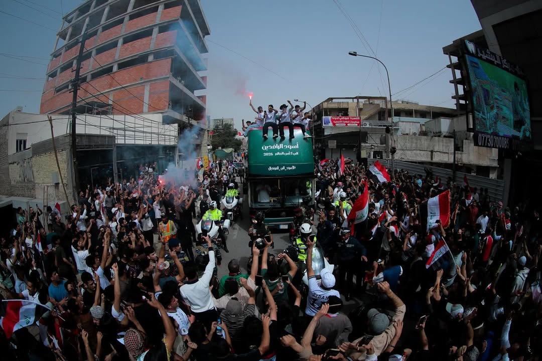 من احتفالات المنتخب العراقي مع شعبه في شوارع بغداد. (إنستغرام)
