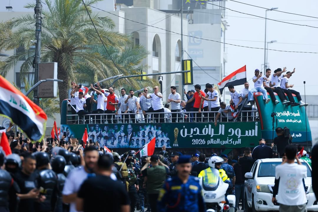 من احتفالات المنتخب العراقي مع شعبه في شوارع بغداد. (إنستغرام)