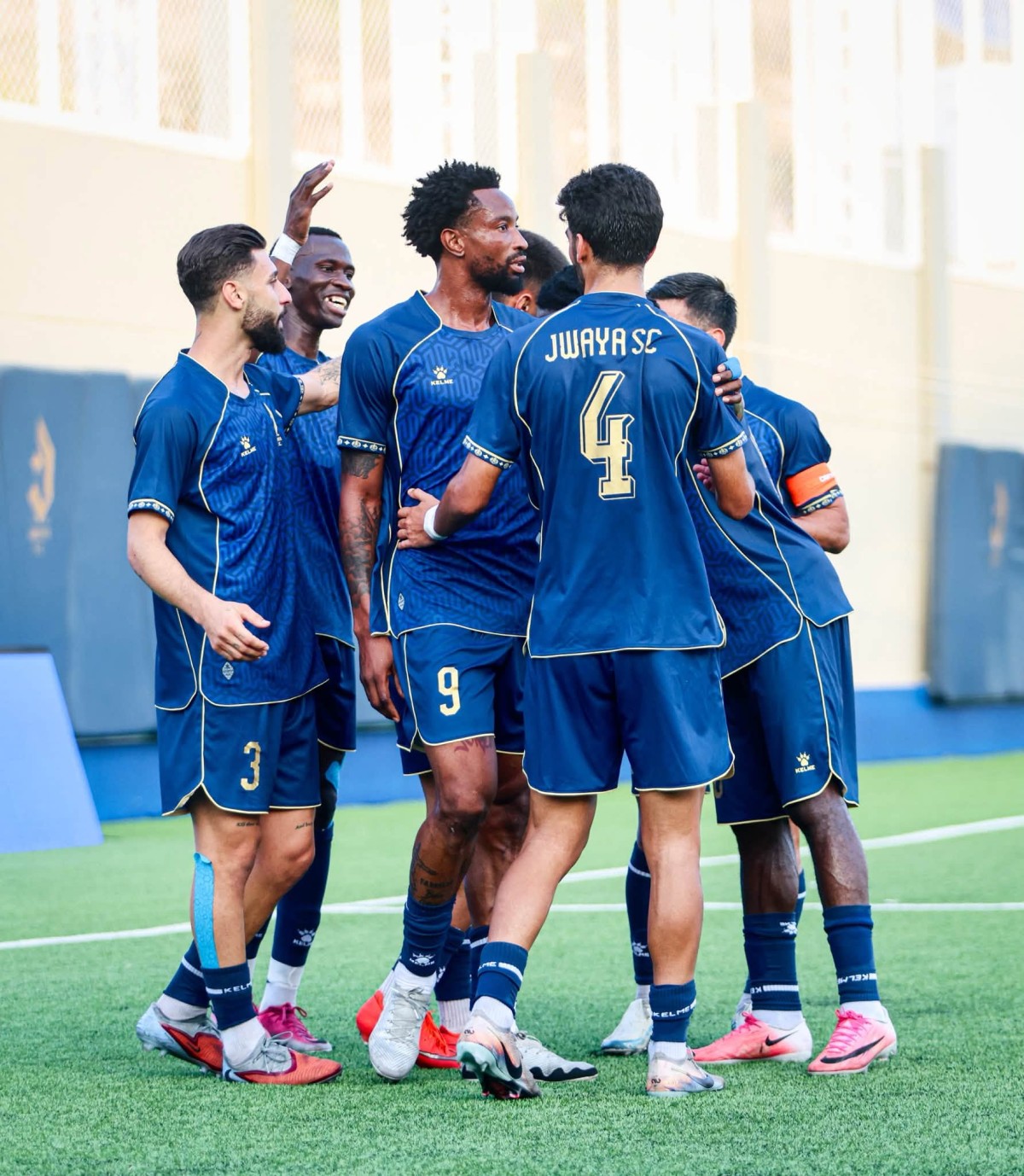 احتفالية للاعبي جويا إثر الفوز الرابغ تواليا في الدوري اللبناني هذا الموسم.