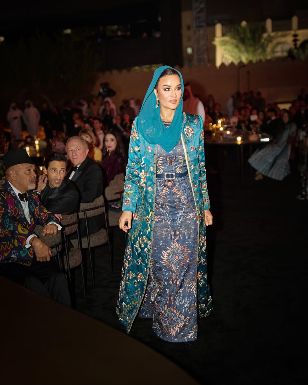 الشيخة موزة تتألّق بالألوان الرائجة في ربيع وصيف 2026 (انستغرام)