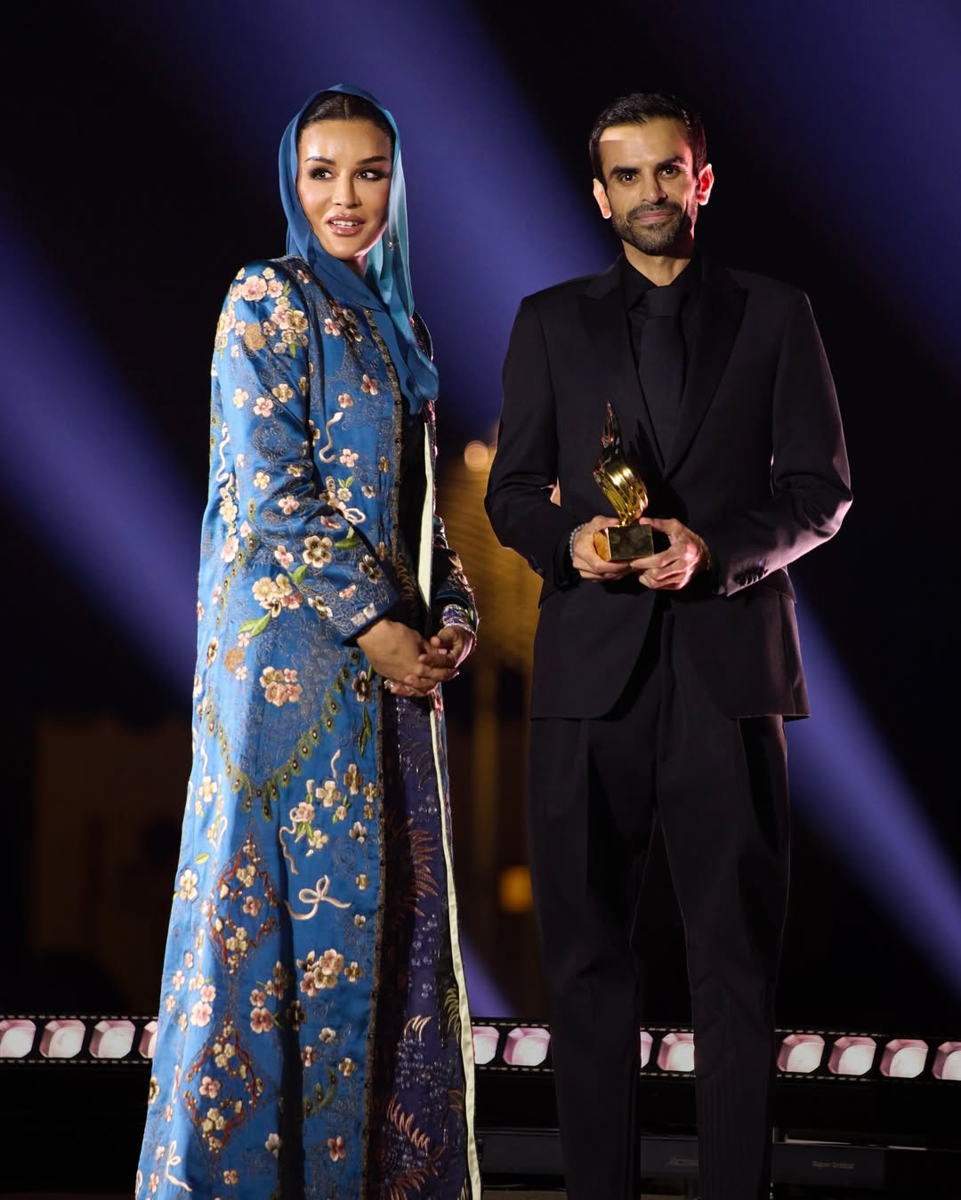 الشيخة موزة في حفل توزيع جوائز فاشن تراست العربية 2025 (انستغرام)