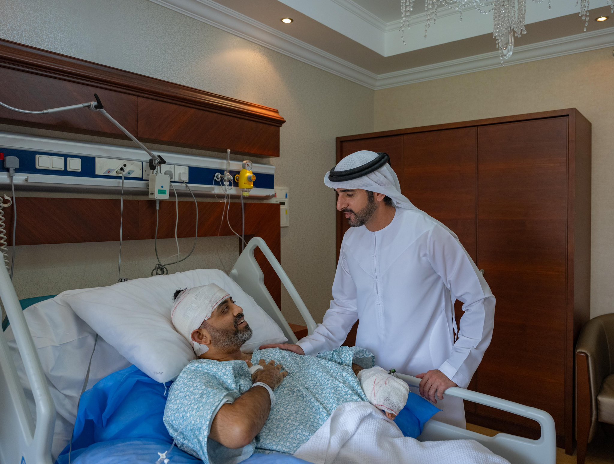 ولي عهد دبي الشيخ حمدان بن محمد وطيار شركة