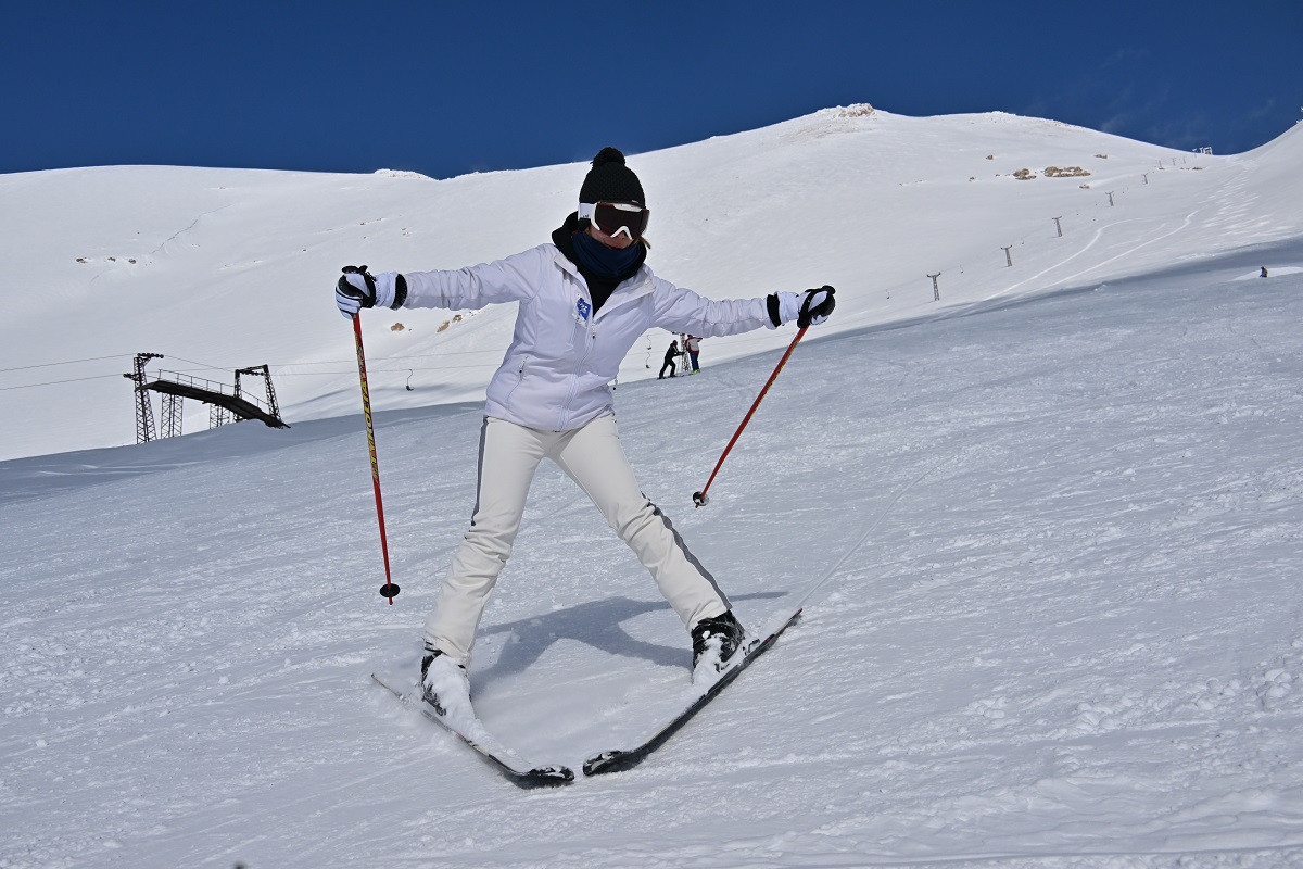 التزلج في الأرز (حسام شبارو).