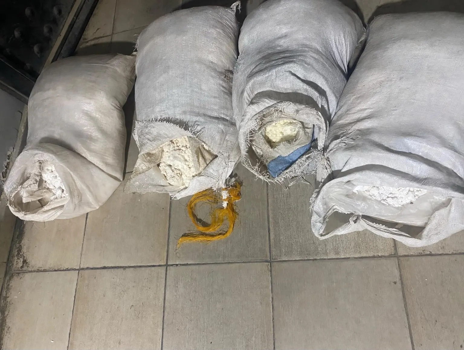 ضبطت وحدة من الجيش في منطقة القصر – الهرمل حوالي ٢٠٠ كلغ من المواد المتفجرة