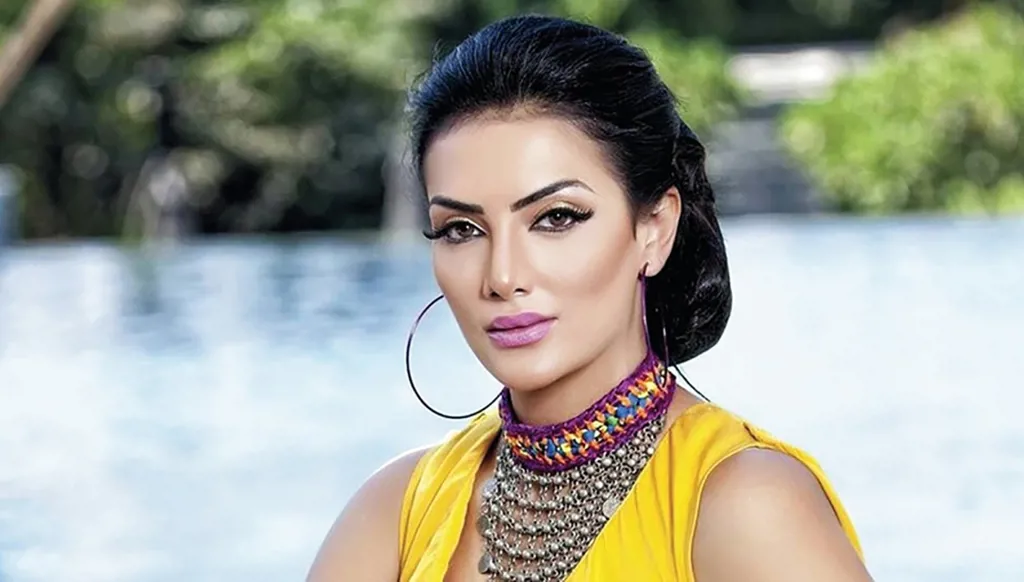 تطورات مفاجئة في أزمة حورية فرغلي: إغلاق حساباتها وسجن المنتج عادل الخيال