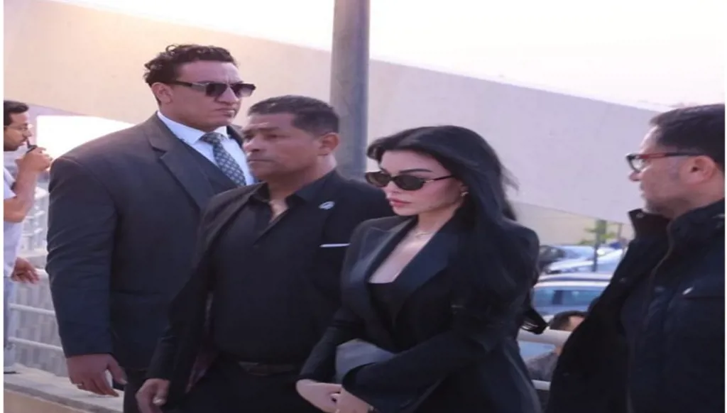 عزاء هاني شاكر.. حشد فني وسياسي ضخم وحضور جمال مبارك وهيفاء وهبي