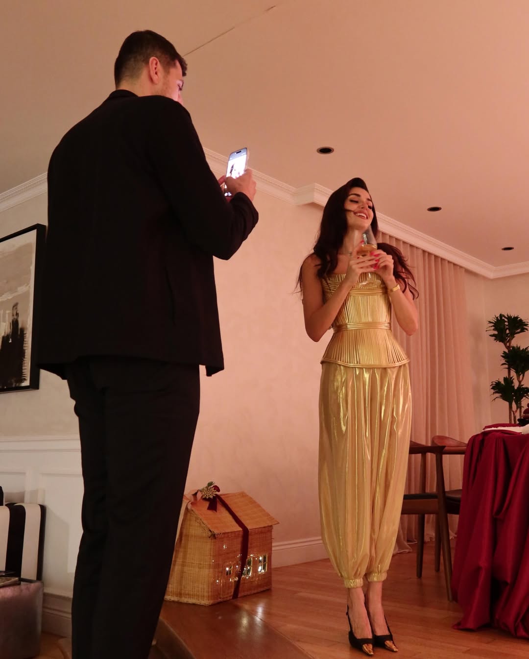 هاندة ارتشيل تستقبل عام 2026 باللون الذهبي (انستغرام)