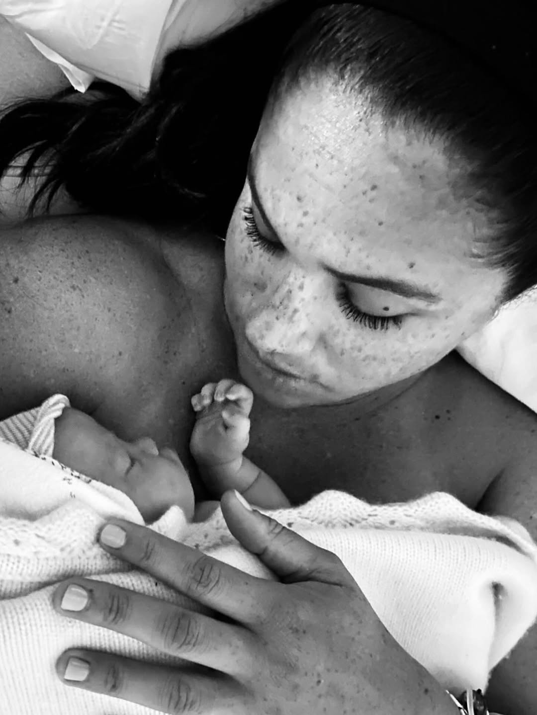 ميغان ماركل مع ابنتها (من حسابها الرسمي في إنستغرام).