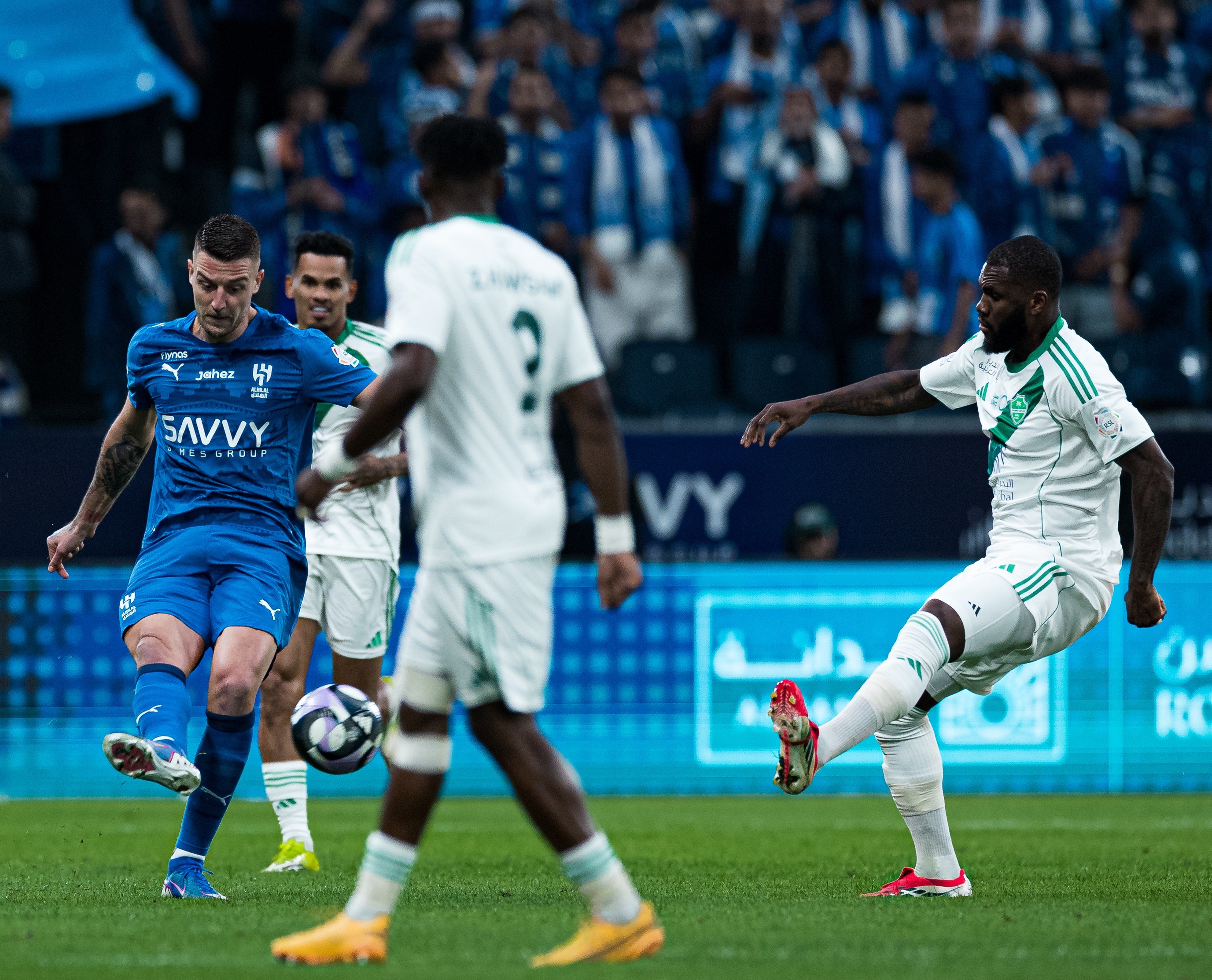 من مباراة الهلال والأهلي في الدوري السعودي. (وكالات)