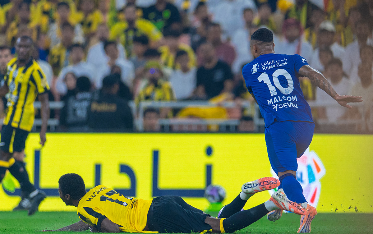 من مباراة الهلال والاتحاد. (وكالات)