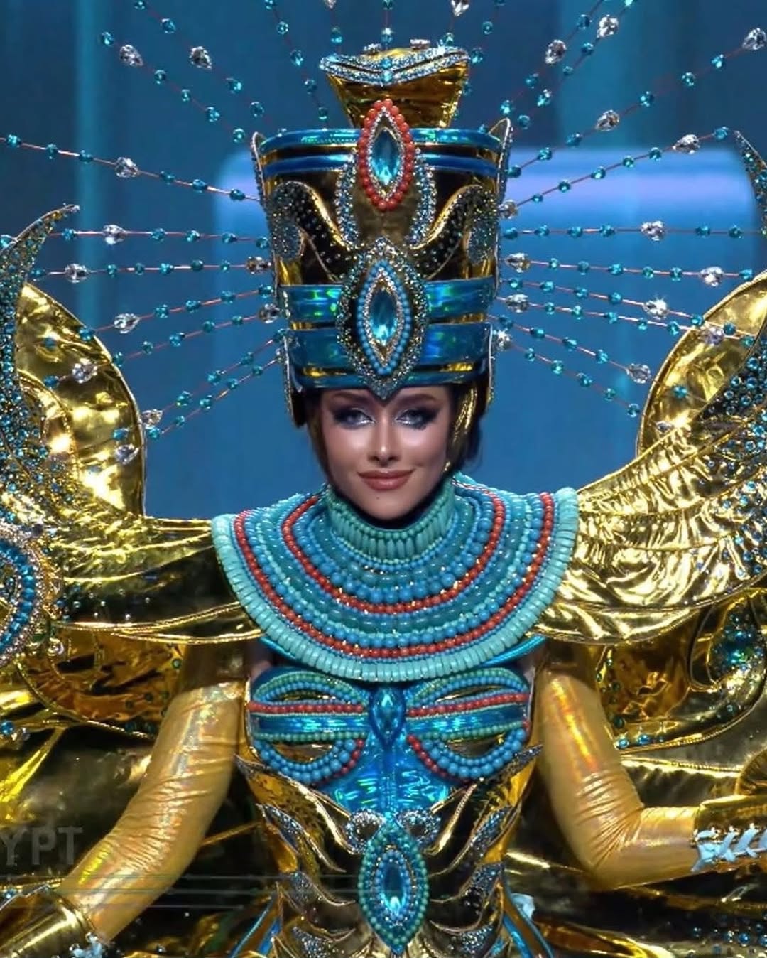 ملكة جمال مصر 2025 منار الصعيدي تفوز بلقب افضل زي وطني في Miss Grand International (انستغرام)