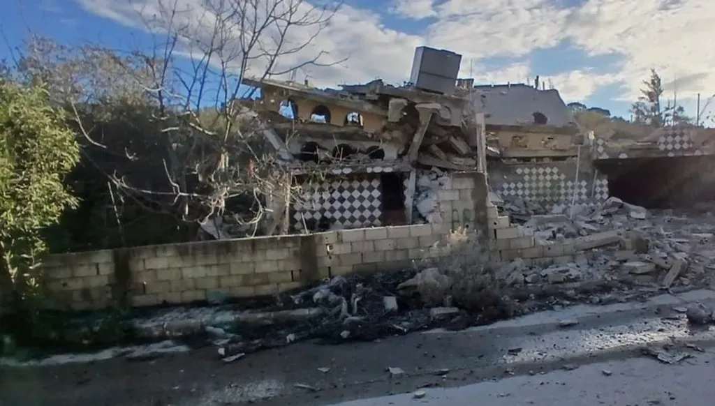 Israeli strikes hit southern Lebanon: Homes destroyed, ceasefire violations continue