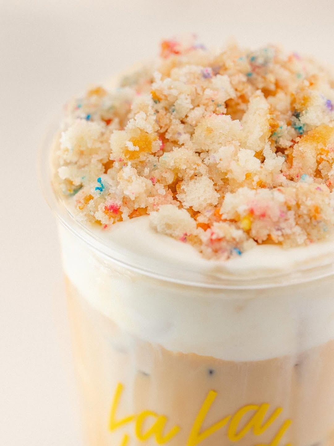 مشروب JLO Birthday Cake Latte (إنستغرام)