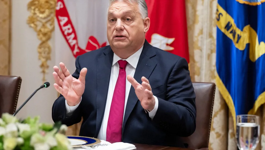 أوربان يغازل متحدثة البيت الأبيض... كيف علّقت على عرضه لها؟