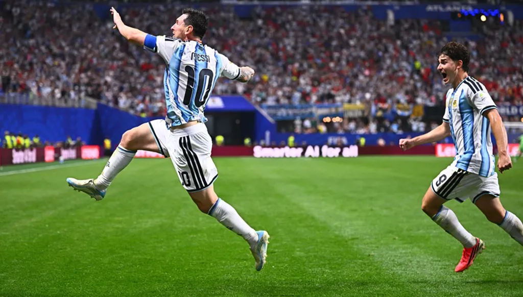 قبل وداعه المنتخب... جامعة بوينوس أيرس تمنح ميسي دكتوراه فخرية