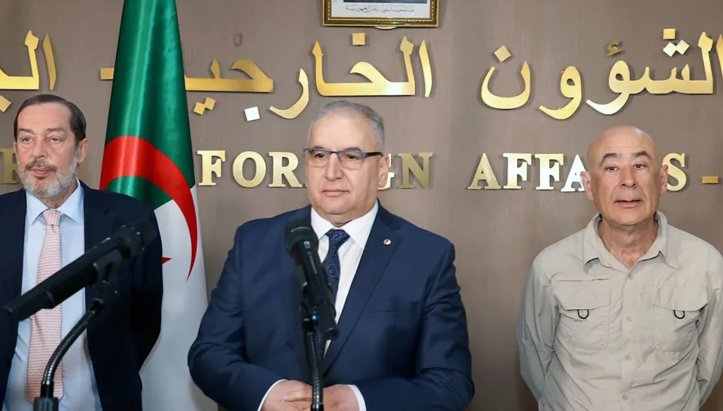 خبرة وكتمان... هكذا تمكّنت الجزائر من تحرير الرهينة الإسباني