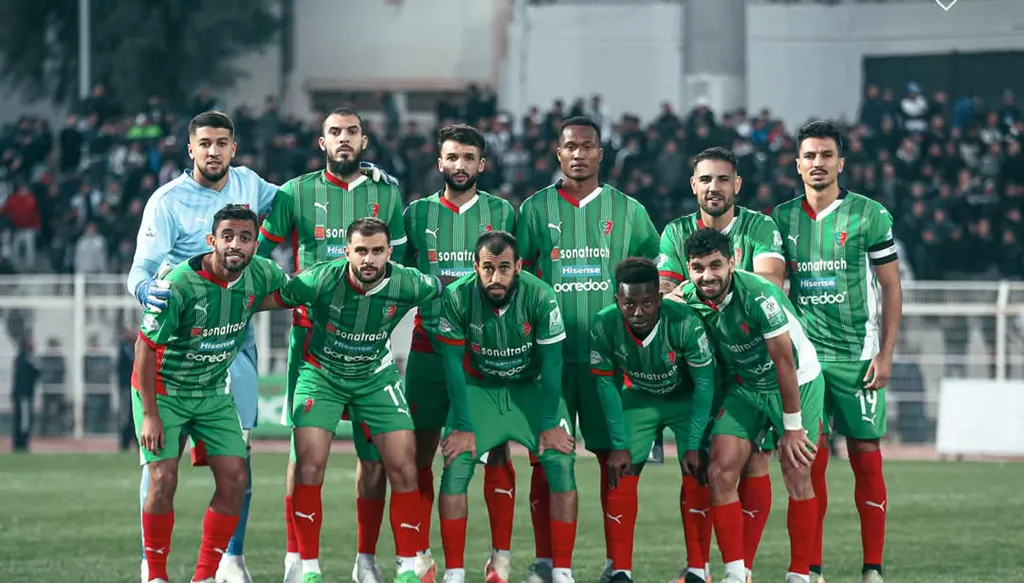 تعادل مخيب يؤجل أفراح المولودية.. الحسم يتأجل للمرحلة الأخيرة في الجزائر