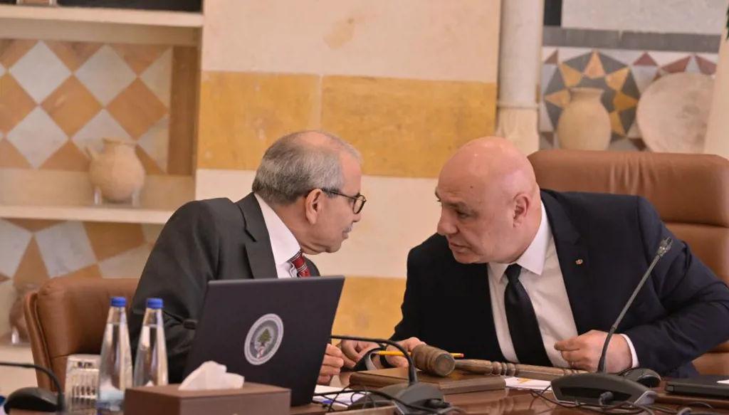 لودريان يحمل اتجاهات مشجّعة فرنسية وسعودية... "طحشة" حكومية في قرارات الكهرباء والاتصالات