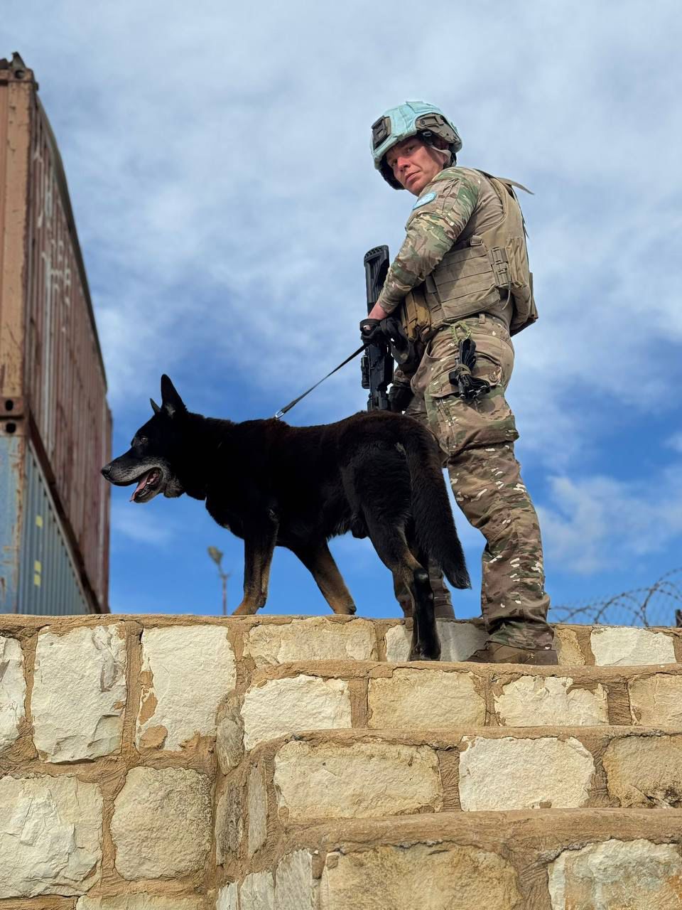 صورة للعريف الفرنسي أنيسيت جيراردان الذي توفي بعد إصابته بجروح في الغندورية في 18 نيسان.