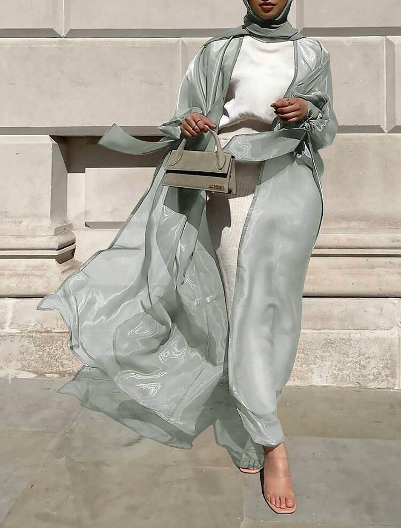 عباية بسيطة وراقية بلون الباستيل (Web)