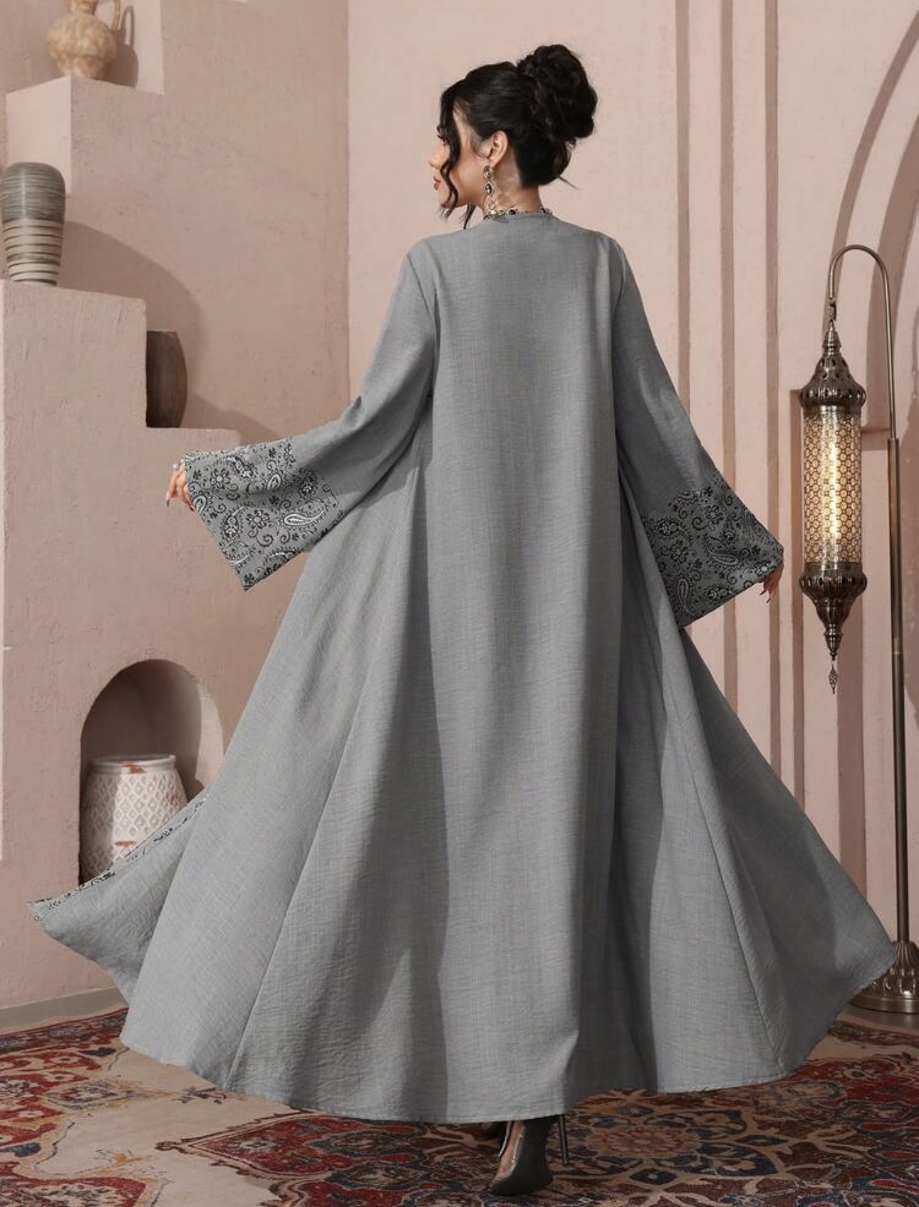 عباية أنيقة برسومات البيزلي Paisley  (Web)