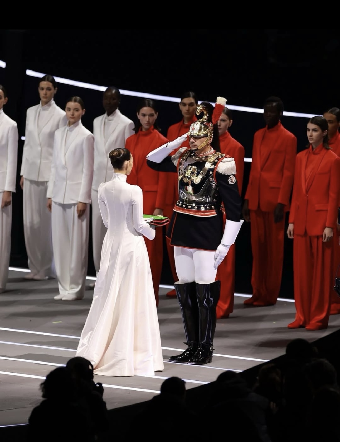 فيتوريا تشيريتي خلال مراسيم تسليم العلم الإيطالي (إنستغرام)