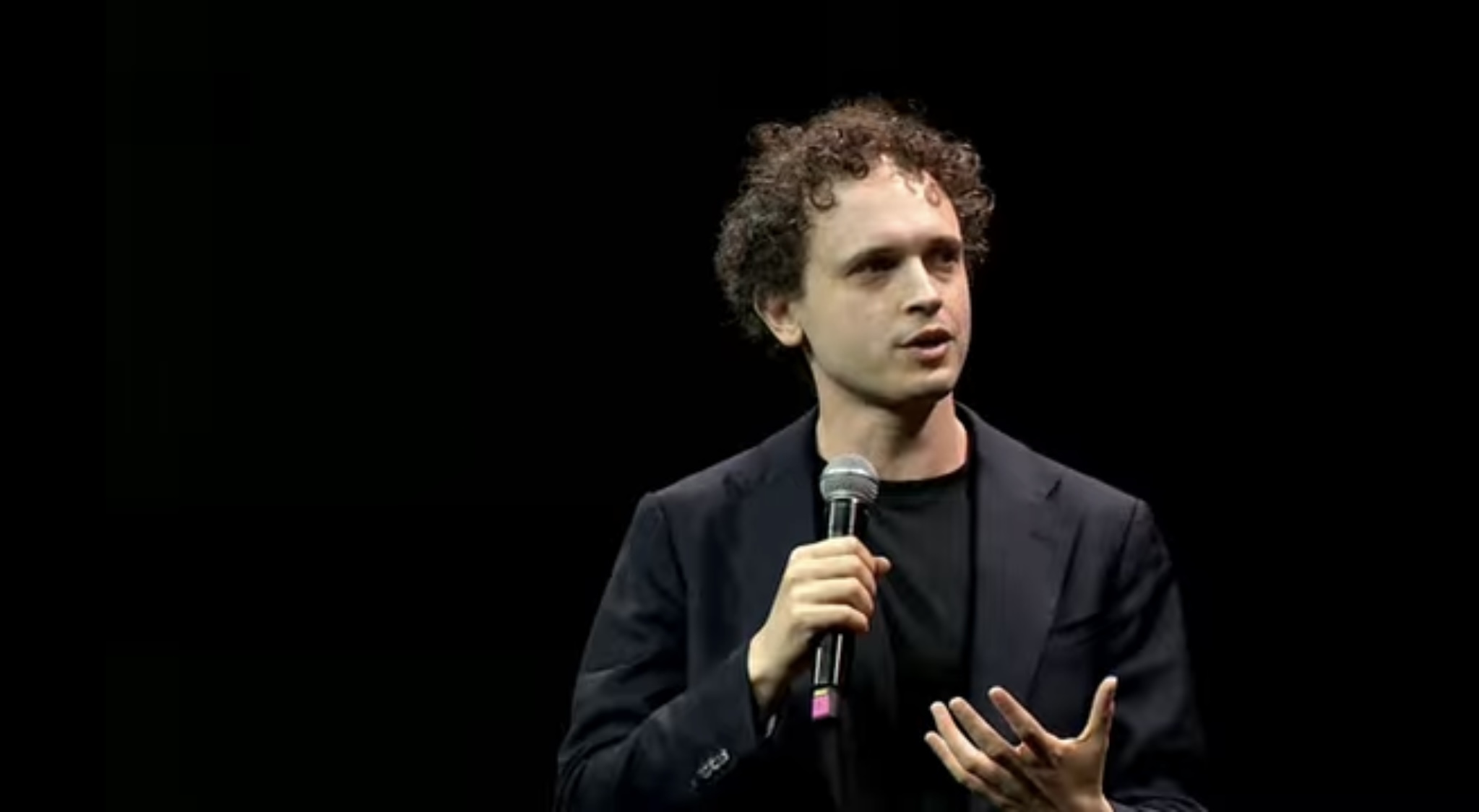 ميشا لاسكين، الرئيس التنفيذي والمؤسس المشارك لـ رفلكشن خلال كلمته في مؤتمر ليب 2026 (النهار) 