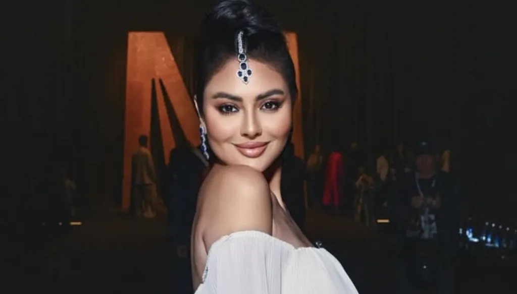 مريم حسين بإطلالة أنثوية راقية تلفت الأنظار في أسبوع الموضة بدبي