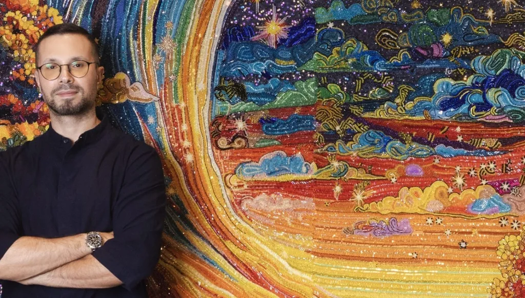 رامي قاضي يفتح أبواب الكون بلوحات "Blooming Universe" (صور وفيديو)