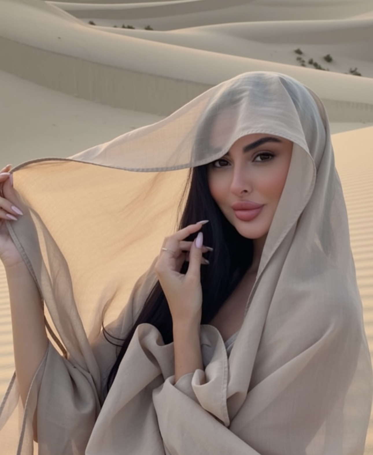 مريم حسين بتسريحة ملساء (إنستغرام)