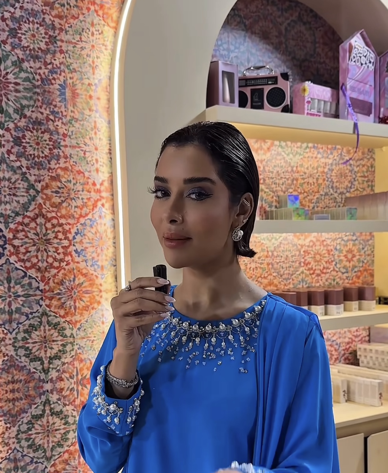 بلقيس فتحي بتسريحة عصرية Wet Look (إنستغرام)