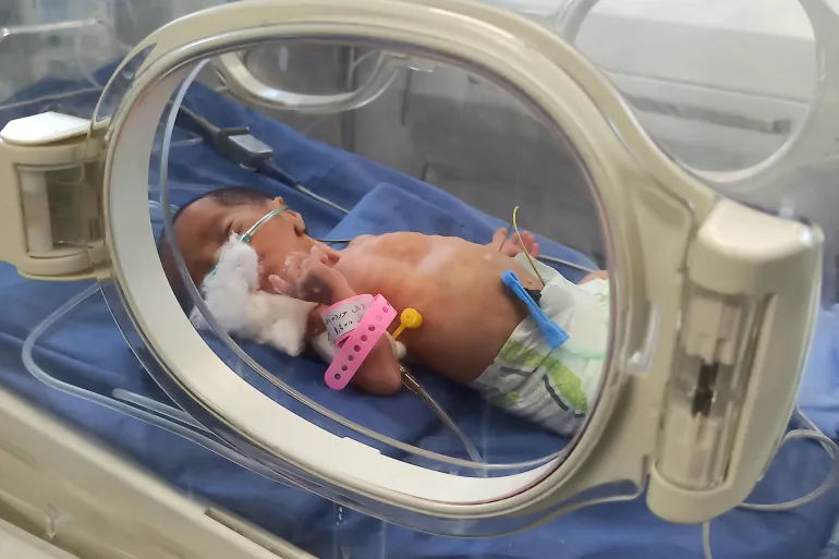 الاطفال الرضع في غزة ضحايا الحرب (مواقع)