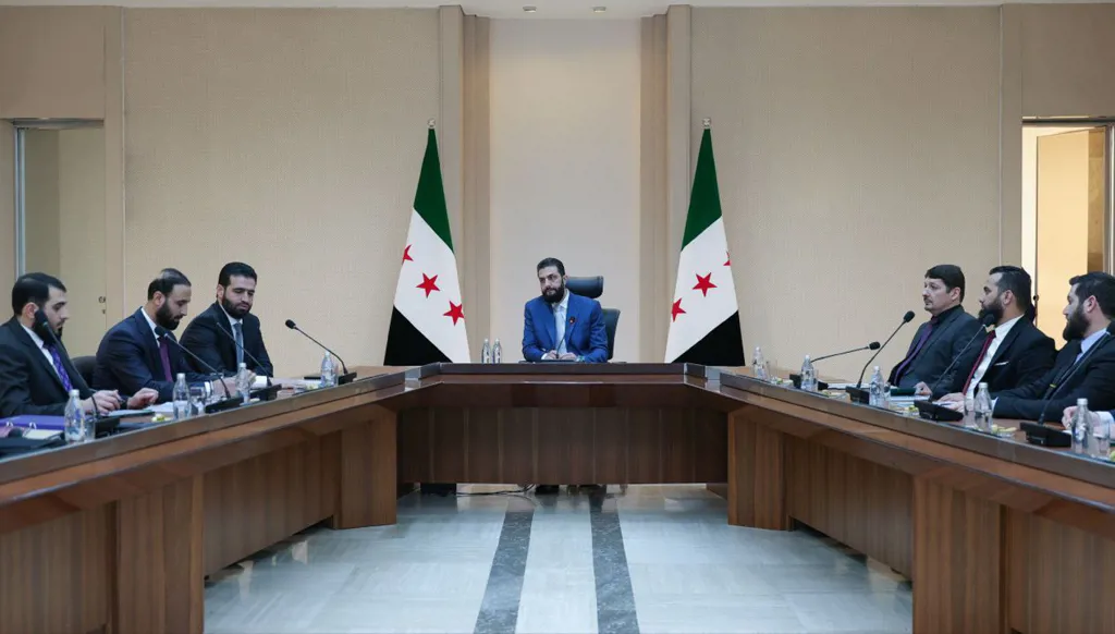 اجتماع الشرع مع الداخلية بعد تدمر: اختبار أمني أعمق من الهجوم