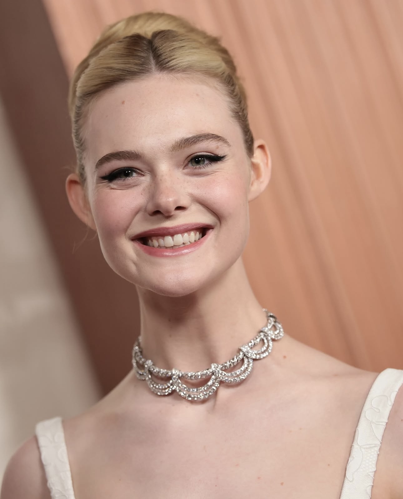 إيل فانينغ بعقد كارتييه (إنستغرام)