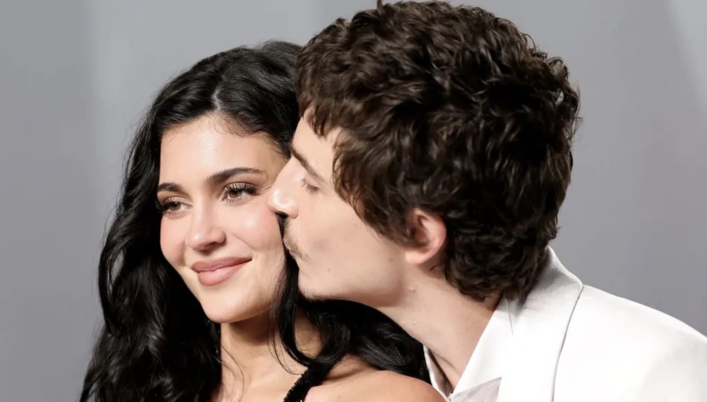 كايلي جينر بالأحمر الجريء توقظ أسطورة جيسيكا رابيت في حفل جوائز الأوسكار 2026 (صور وفيديو)