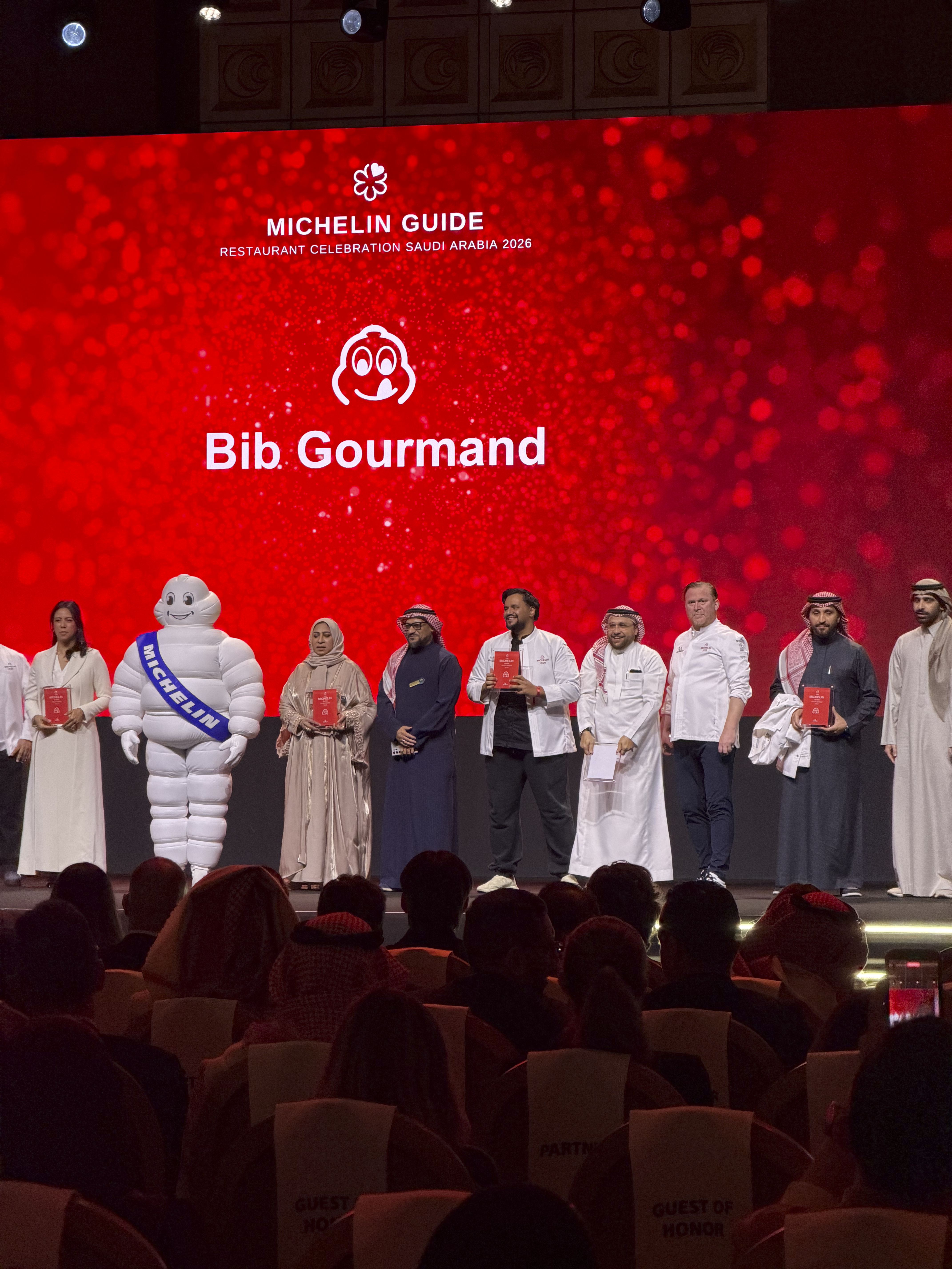 الشيف السعودي هشام باعشن يحقق نجمة ميشلان في مطعمه بالرياض.