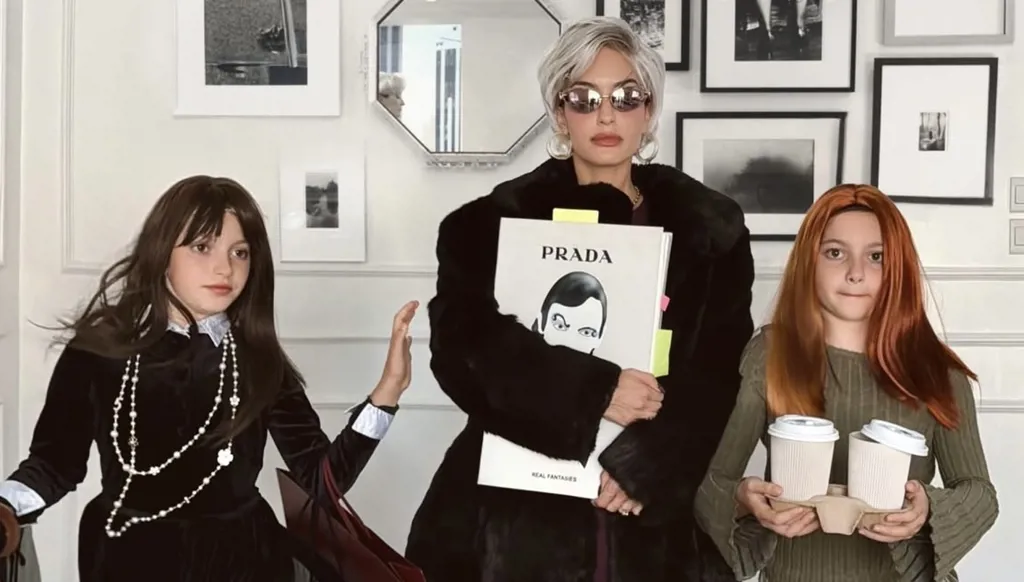 كارن وازن وبنتاها يتقمّصن شخصيات The Devil Wears Prada في هالووين 2025